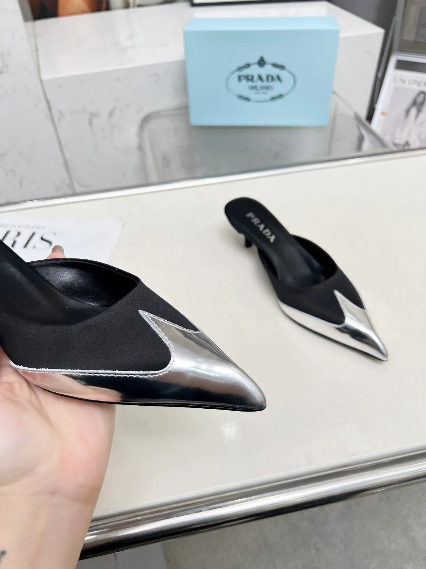 👟👟Ex-factory price 520👟👟 🏧2025 T show Mule shoes, silk pointed toe series🏧 (highest version with top packaging) PRADA 2025𝐬𝐬Prada new product, (top version) is coming! prada25 "T-stage show style" mainly promotes hot-selling styles, made of silk material and TPU Muller series spring and summer single shoes and sandals series. Made of high-quality silk satin and Tpu mirror material, a full range of simple light plate logo hot stamping. ——————————————————❣️ 2025SS PRADA spring and summer simple style, it looks so good. Various Internet celebrities have planted popular styles, awakening the imagination of skirt trains, corsets and bra curves, streamlined to the extreme ~ super popular series of hot products, with iconic logos on the heels or on the feet, as well as prismatic pointed toes, and angular lines are clearly defined.  Prada spring2025’s latest presentation is also wonderful with different styles! This season's Prada styles are simpler in design than before. They don't deliberately pursue a trendy or sporty feeling. They are all natural. The colors are also made of bright spring and summer eye-catching colored silks with pointed toes. They are so simple and beautiful. 😋The original shoes are developed and purchased from Italian counters, and are reproduced 1:1 according to the original taste. The newly opened low heel of 4cm has the same concave and convex height as the original version, creating a variety of sandals and slippers: low heel, pointed toe and half drag. 💛❤️ 💛❤️ ⚛Baotou low heel 4cm. ⚛Sale size: 35-41 (customized at 42.43) ⚛Top silk satin fabric + sheepskin lining + Italian triple-A cowhide bottom. 💙"Multiple colors, all official colors can be produced".